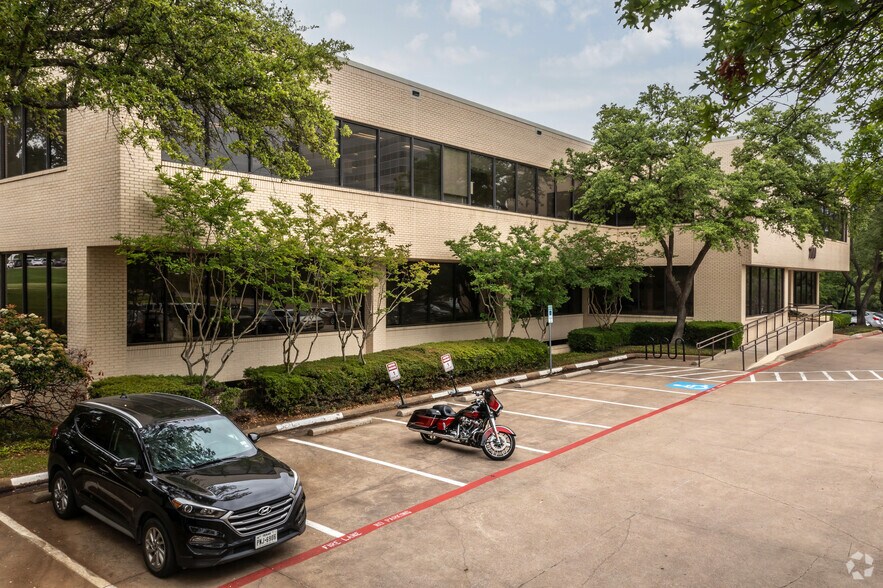 100 Decker Ct, Irving, TX à louer - Photo de l’immeuble – Image 2 sur 6