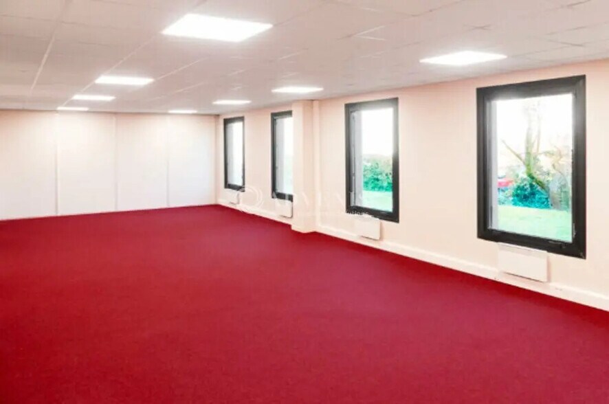 Bureau dans Montigny-lès-Cormeilles à louer - Photo de l’immeuble – Image 3 sur 3