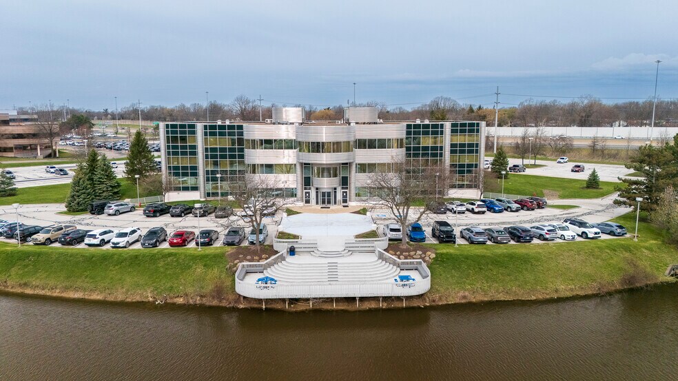 5915 Landerbrook Dr, Mayfield Heights, OH à louer - Photo de l’immeuble – Image 1 sur 9