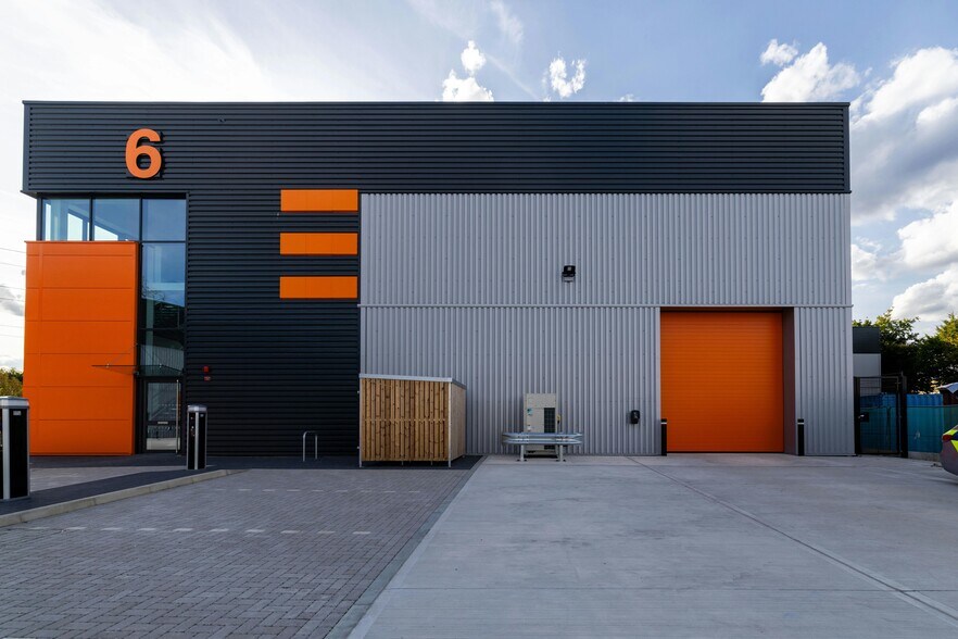 Roding Ln S, Woodford Green à louer - Photo de l’immeuble – Image 2 sur 31
