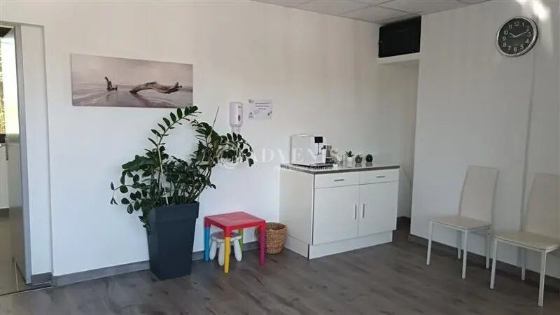 Bureau dans  à louer - Photo de l’immeuble – Image 3 sur 6