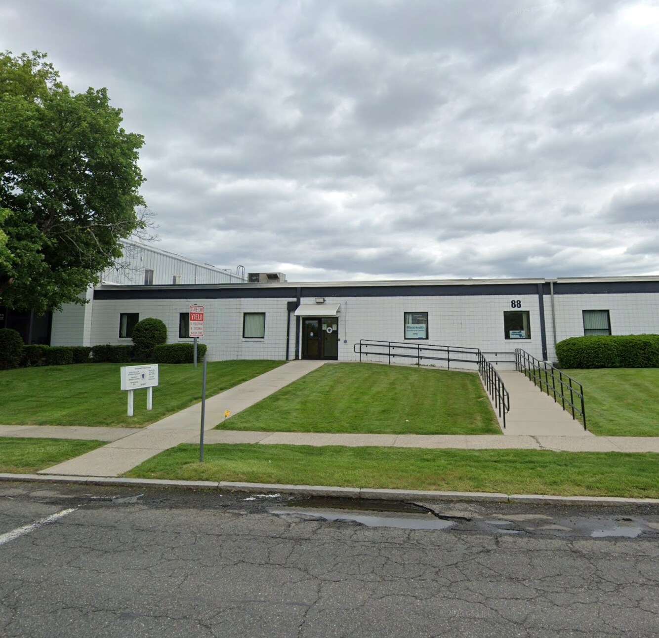 88-96 Industry Ave, Springfield, MA à louer Photo de l’immeuble– Image 1 sur 6