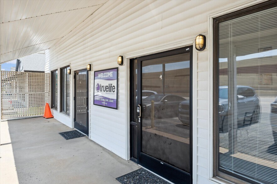 12048 Stallings Commerce Dr, Matthews, NC à vendre - Photo de l’immeuble – Image 3 sur 37