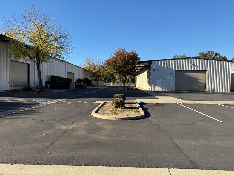 2270 Ivy St, Chico, CA à vendre - Photo de l’immeuble – Image 2 sur 16