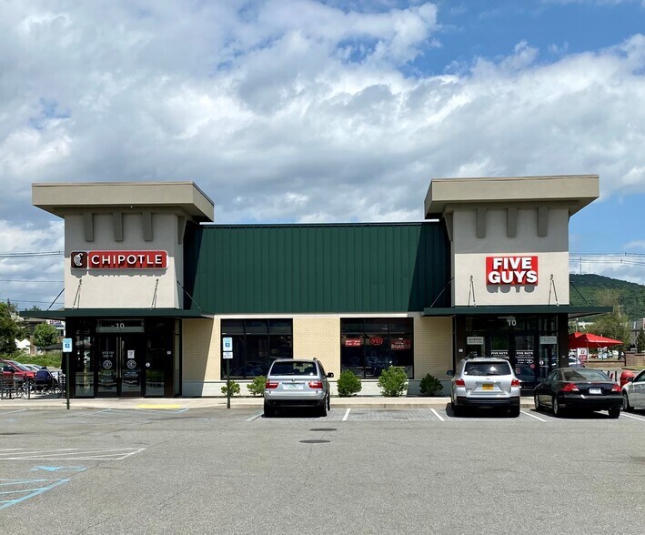 18 Westage Dr, Fishkill, NY à louer - Photo de l’immeuble – Image 3 sur 19