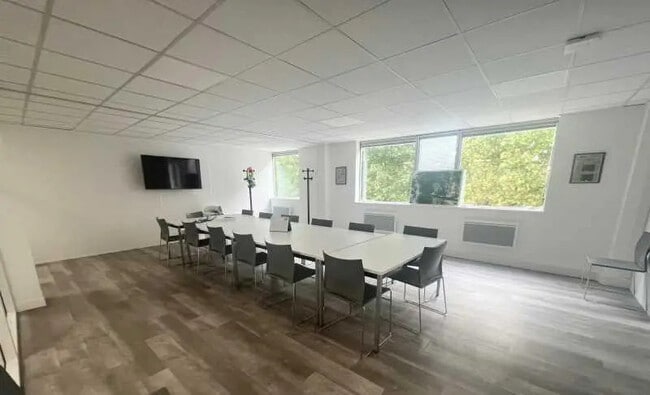 Plus de détails pour Avenue Du Général De Gaulle, Créteil - Bureau à louer