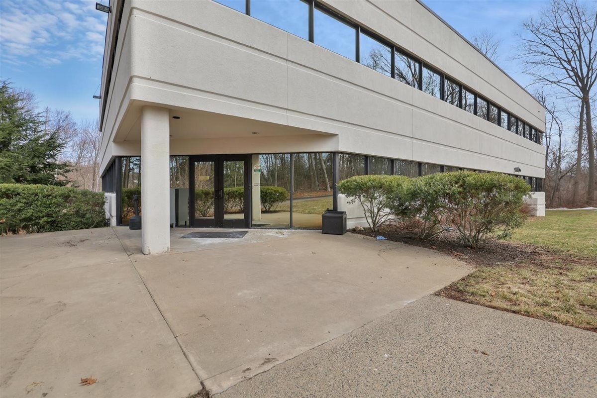 160 Chapel Rd, Manchester, CT à louer Photo de l’immeuble– Image 1 sur 37