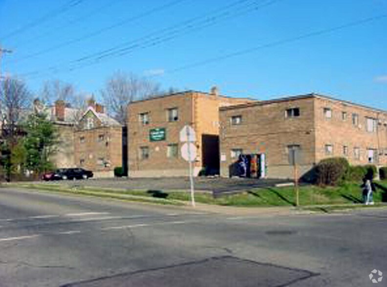 906 Elberon Ave, Cincinnati, OH à vendre - Photo de l’immeuble – Image 2 sur 16