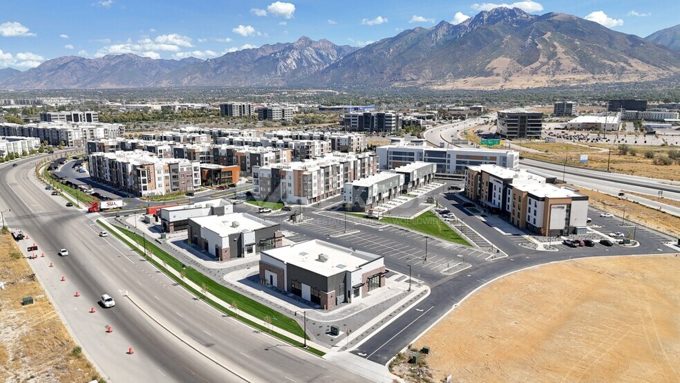 13657 S 600 W, Draper, UT à louer - Photo de l’immeuble – Image 3 sur 9