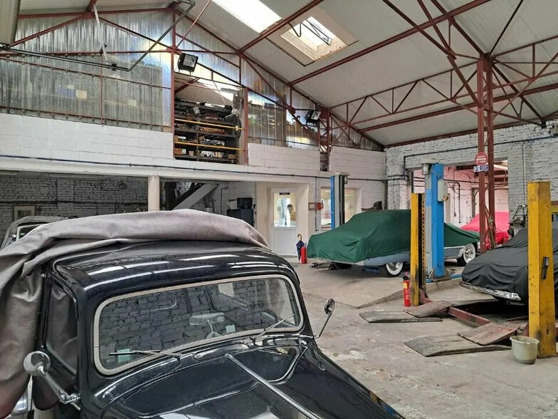 Local d’activités dans Thérouanne à louer - Photo de l’immeuble – Image 1 sur 2