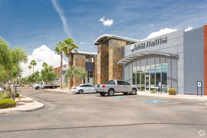 8425 S Emerald Dr, Tempe, AZ à vendre - Photo de l’immeuble – Image 3 sur 7