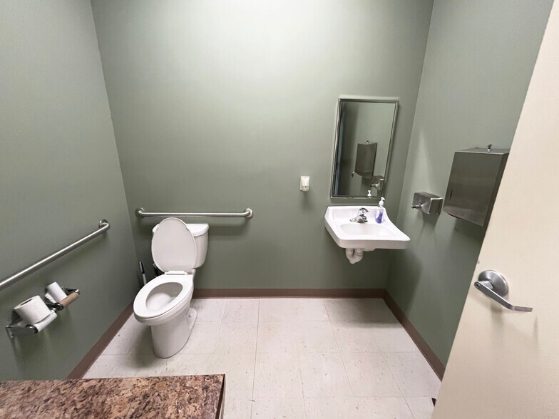 5285 Tower Rd, Tallahassee, FL à louer - Photo de l’immeuble – Image 2 sur 24