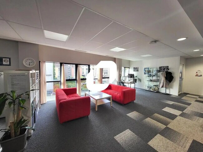 Plus de détails pour 15 Place Aux Bleuets, Lille - Bureau à louer