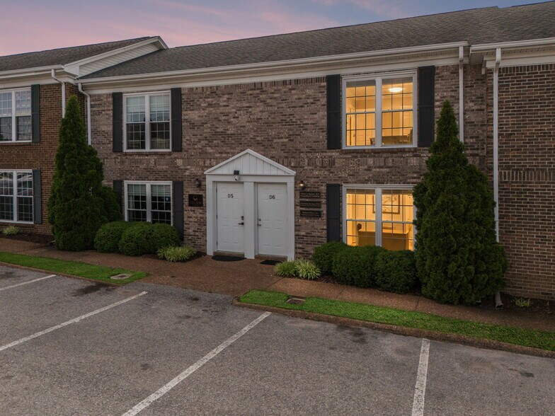 109 Holiday Ct, Franklin, TN à vendre - Photo de l’immeuble – Image 2 sur 5