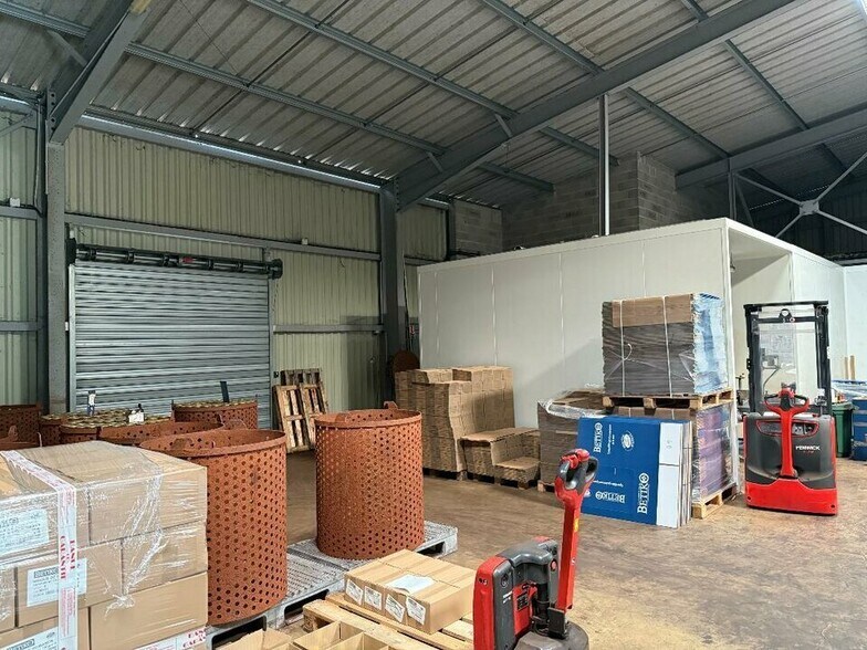 Industriel/Logistique dans Hendaye à vendre - Photo de l’immeuble – Image 3 sur 5