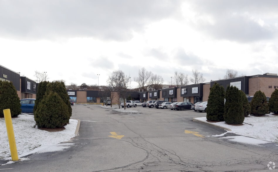 140 McGovern Dr, Cambridge, ON à louer - Photo de l’immeuble – Image 3 sur 3