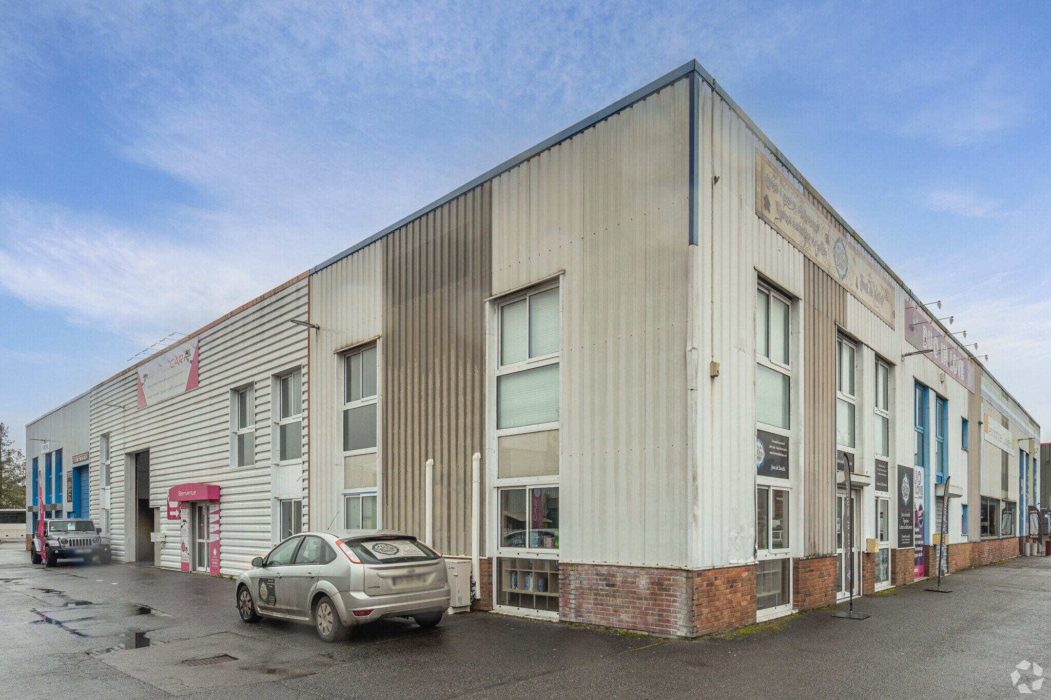 90 Rue Albert Einstein, SAINT-MAXIMIN à louer Photo principale– Image 1 sur 3