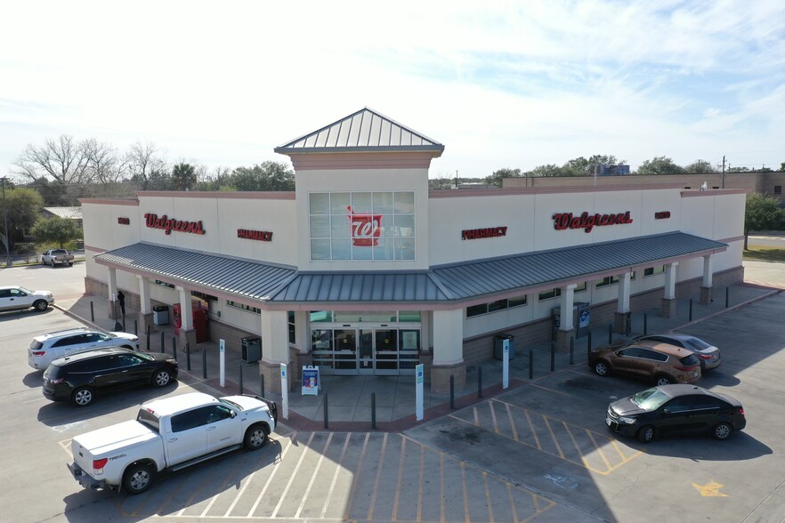 300 E Houston St, Beeville, TX à vendre - Photo principale – Image 2 sur 5