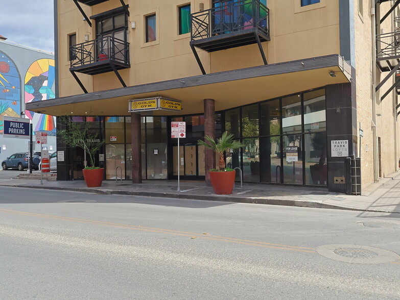 214 E Travis St, San Antonio, TX à louer - Photo de l’immeuble – Image 2 sur 24