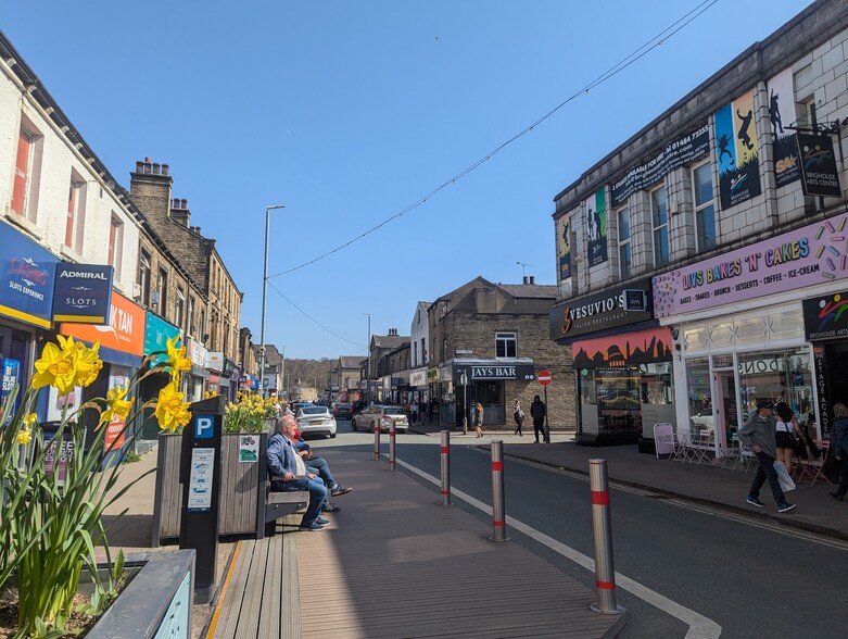 13 Commercial St, Brighouse à vendre - Photo de l’immeuble – Image 2 sur 4