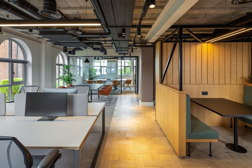 45 Waterloo Rd, Stockport à louer - Photo de l’immeuble – Image 2 sur 5