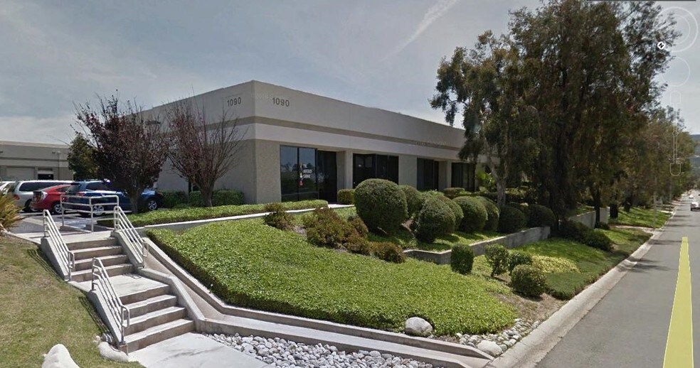 1090 Lawrence Dr, Newbury Park, CA à louer - Photo de l’immeuble – Image 1 sur 17