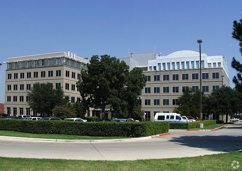 700 Highlander Blvd, Arlington, TX à louer - Photo de l’immeuble – Image 2 sur 6