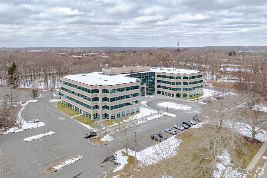 440 Wheelers Farms Rd, Milford, CT à louer - Photo de l’immeuble – Image 2 sur 37