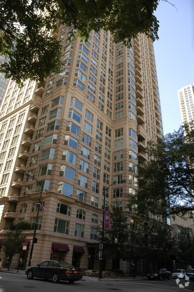 25 E Superior St, Chicago, IL à louer - Photo de l’immeuble – Image 2 sur 6