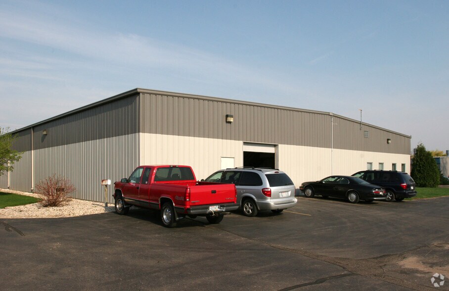 2211-2219 Eagle Dr, Middleton, WI à louer - Photo de l’immeuble – Image 2 sur 9