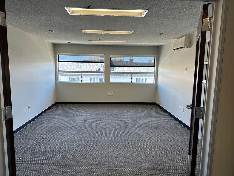 275 Hill St, Reno, NV à louer - Photo intérieure – Image 3 sur 7