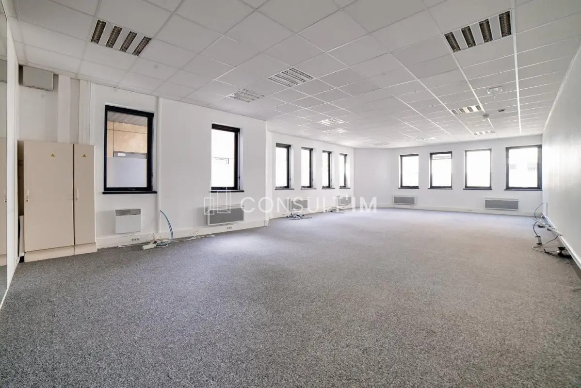 Bureau dans Courbevoie à vendre Photo de l’immeuble– Image 1 sur 8