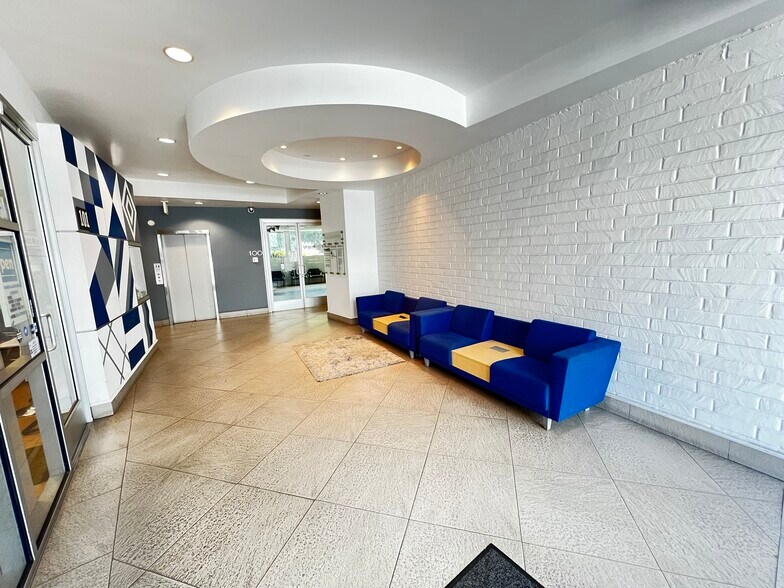 11860 Wilshire Blvd, Los Angeles, CA à louer - Hall d’entrée – Image 3 sur 4