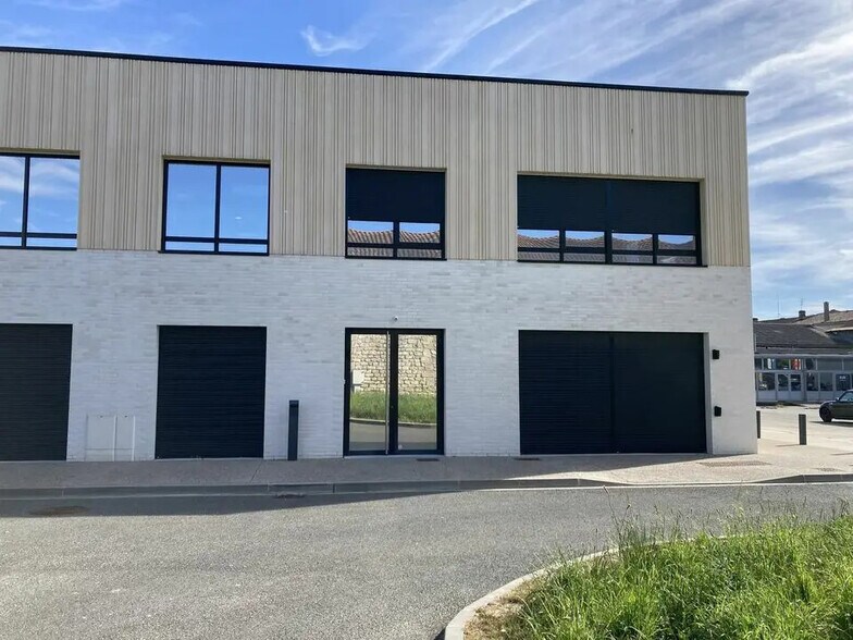 Bureau dans Bordeaux à louer - Photo de l’immeuble – Image 1 sur 12
