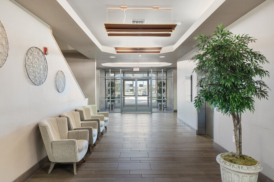 150 N Stephanie St, Henderson, NV à louer - Photo de l’immeuble – Image 3 sur 4