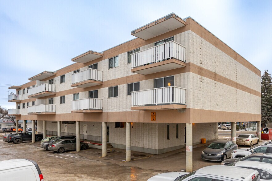 9107-9153 88th Ave NW, Edmonton, AB à louer - Photo de l’immeuble – Image 2 sur 10