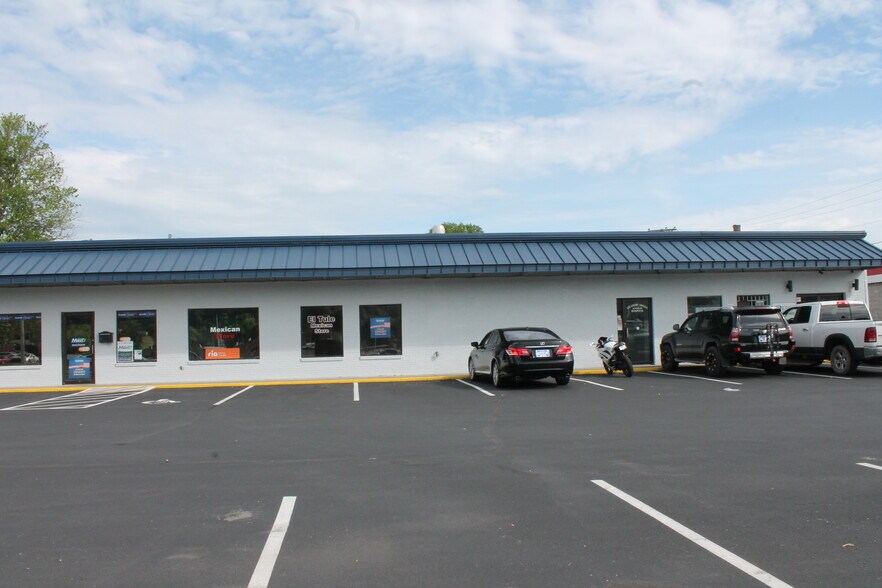 851 W Elk Ave, Elizabethton, TN à louer - Photo de l’immeuble – Image 2 sur 4