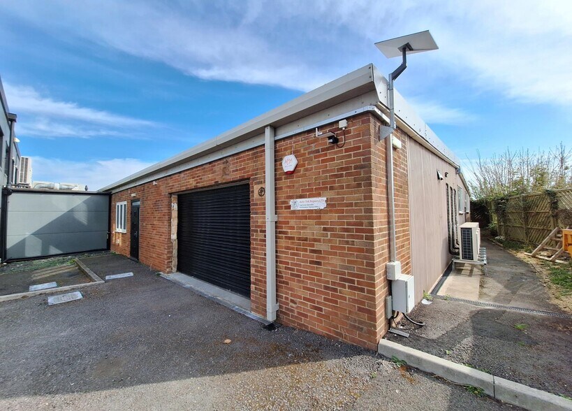 21 Bamfurlong Ln, Cheltenham à louer - Photo de l’immeuble – Image 2 sur 5