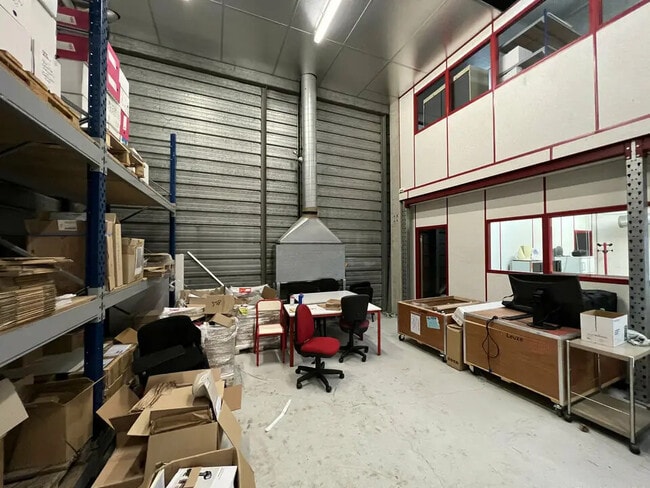 Plus de détails pour Local d’activités à vendre