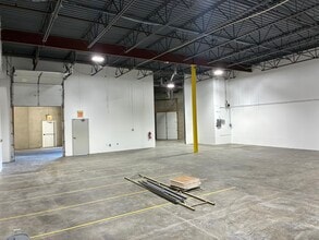 3201 County Road 42 W, Burnsville, MN à louer Photo intérieure– Image 2 sur 11