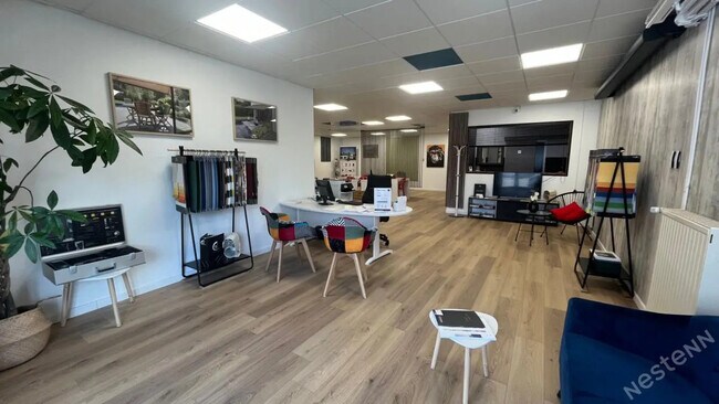 Plus de détails pour Local commercial à vendre