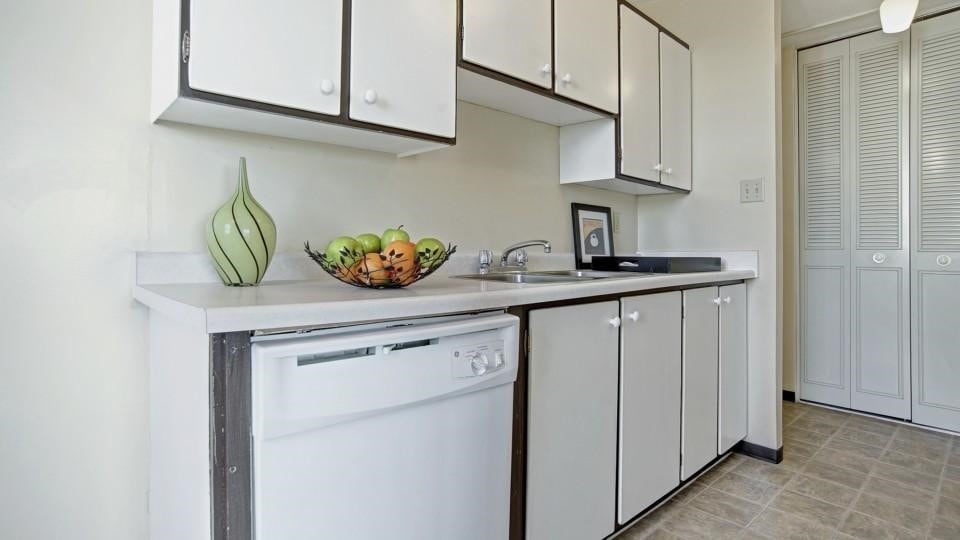 241 5th Ave, Saskatoon, SK à louer - Photo intérieure – Image 3 sur 15