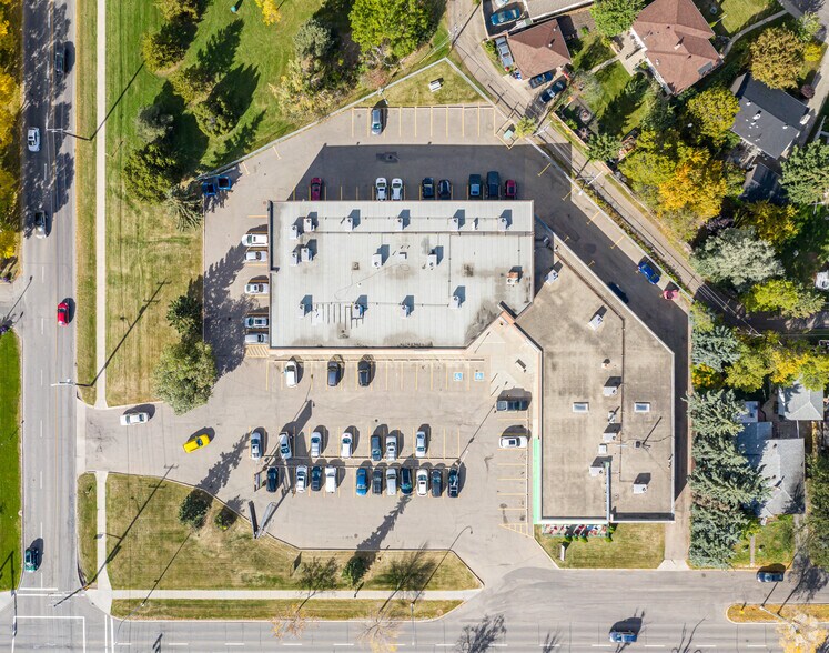 11830 111th Ave, Edmonton, AB à louer - Aérien – Image 2 sur 5