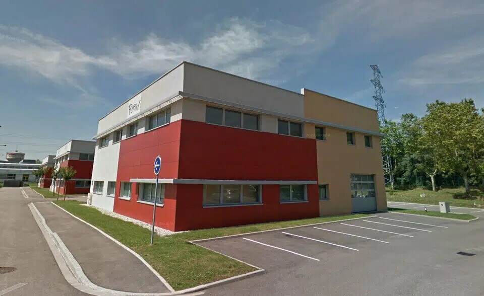 Local d’activités dans Saint-Priest à louer - Photo de l’immeuble – Image 1 sur 4