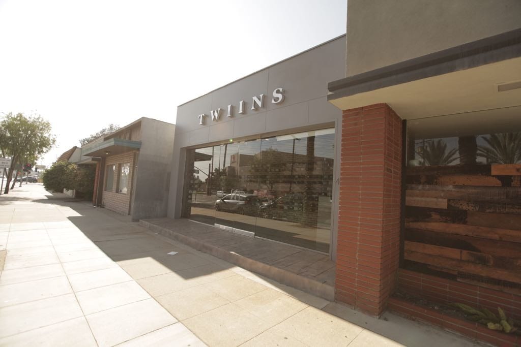 4209 W Burbank Blvd, Burbank, CA à louer Photo principale– Image 1 sur 9