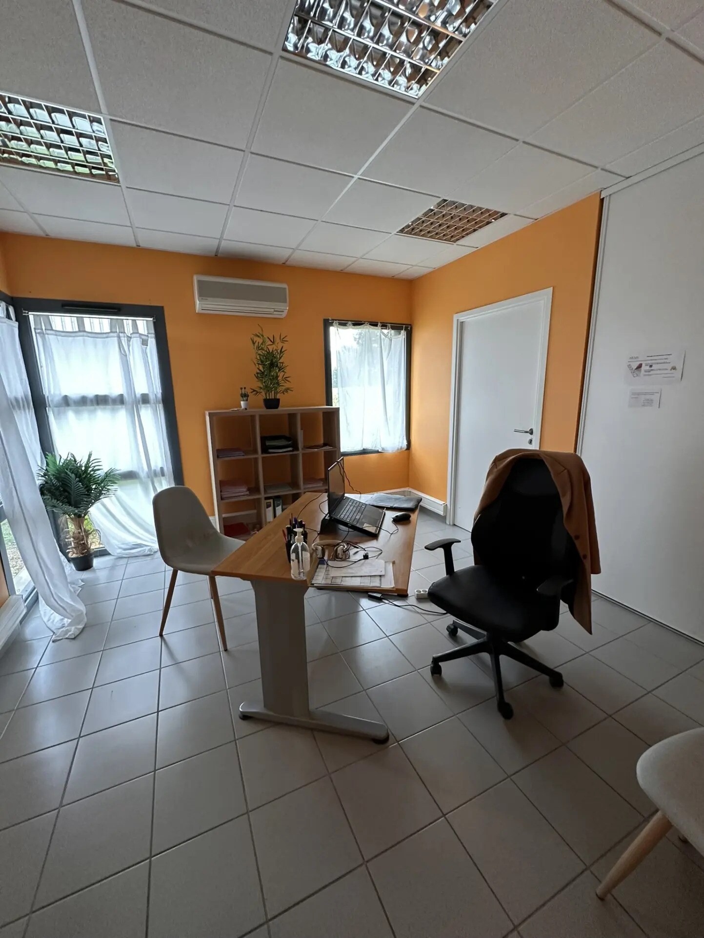 Bureau dans Bouchemaine à louer Photo de l’immeuble– Image 1 sur 6