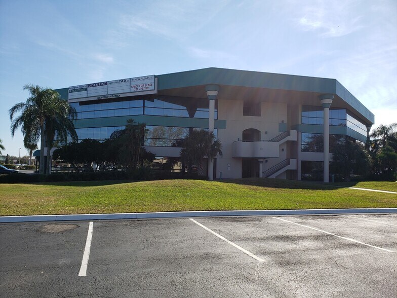 5240 NE Babcock St, Palm Bay, FL à louer - Photo de l’immeuble – Image 2 sur 4