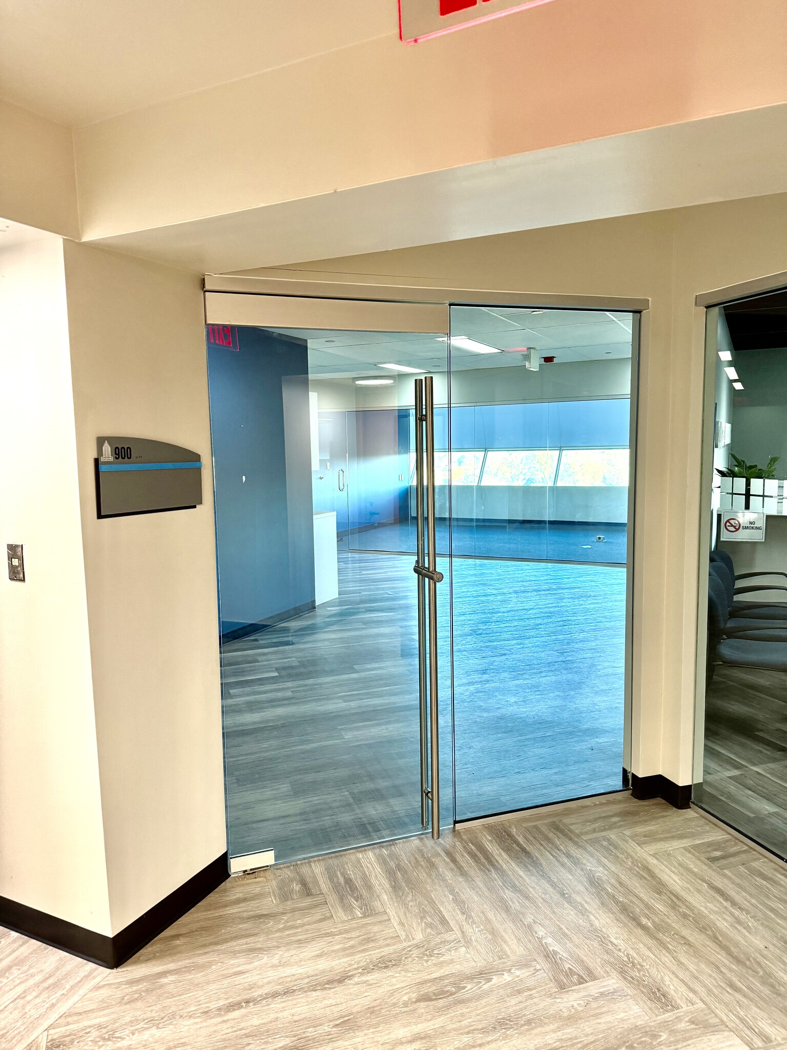 18000 W 9 Mile Rd, Southfield, MI à louer Photo intérieure– Image 1 sur 5