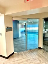 18000 W 9 Mile Rd, Southfield, MI à louer Photo intérieure– Image 1 sur 5