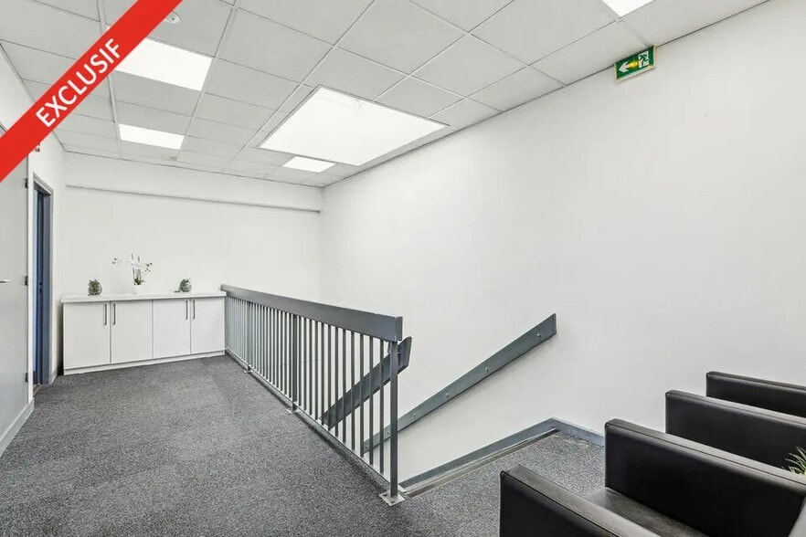 Local d’activités dans Lisses à louer - Photo intérieure – Image 2 sur 5